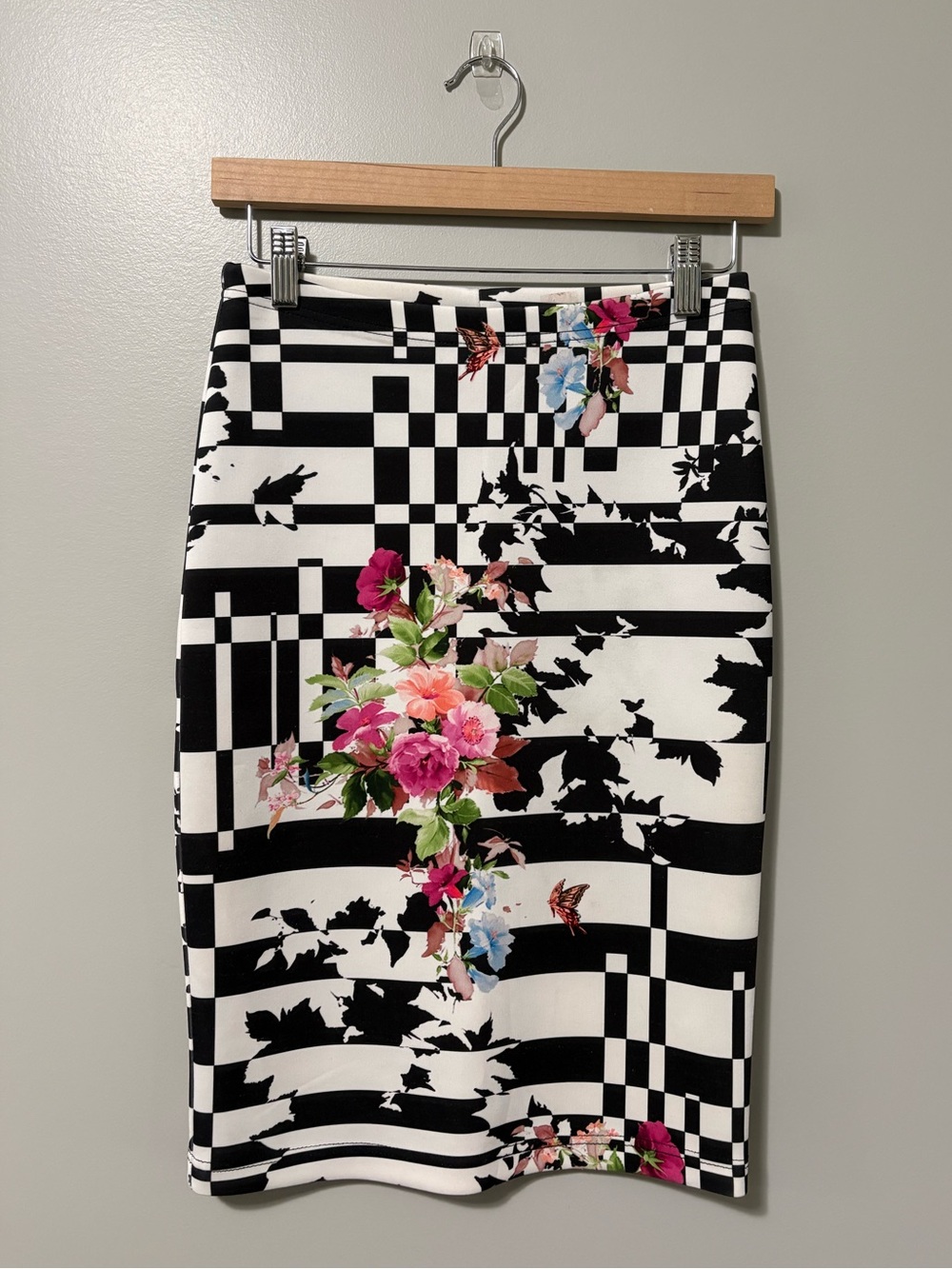 Milano Optical Checker Floral Print Pull-On Pencil Skirt.